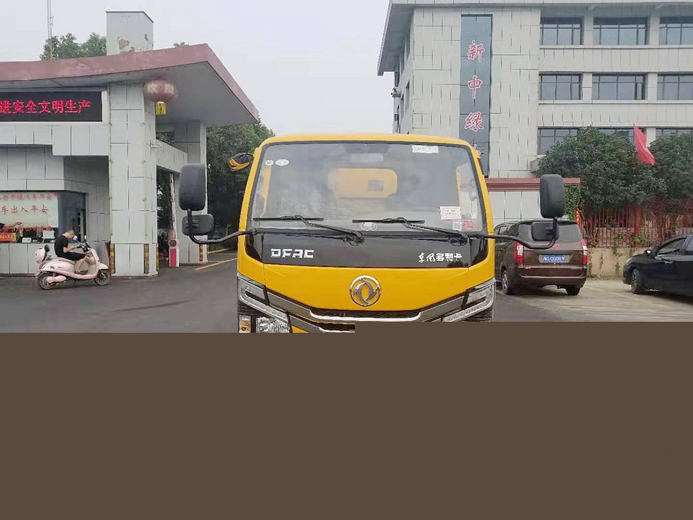 東風多利卡D6清洗吸污車